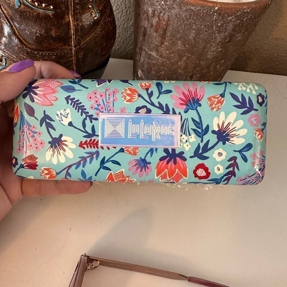 LULAROE Cateye sunglasses - Picture 6 of 9